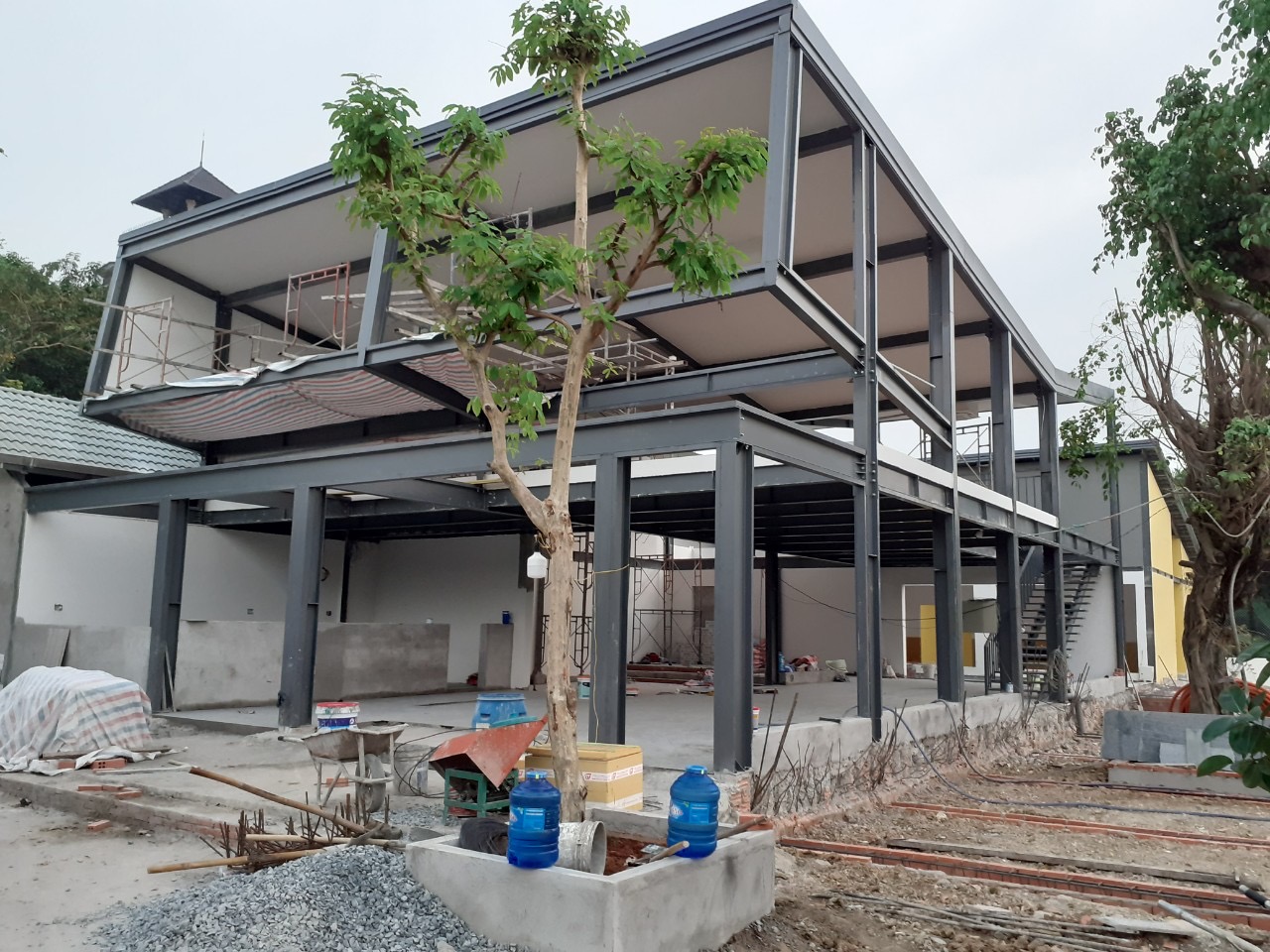 Điều này rất có lợi cho các chủ đầu tư muốn tiết kiệm chi phí xây dựng mà vẫn đảm bảo chất lượng công trình.#1 Xây dựng nhà thép tiền chế ở Long Thành